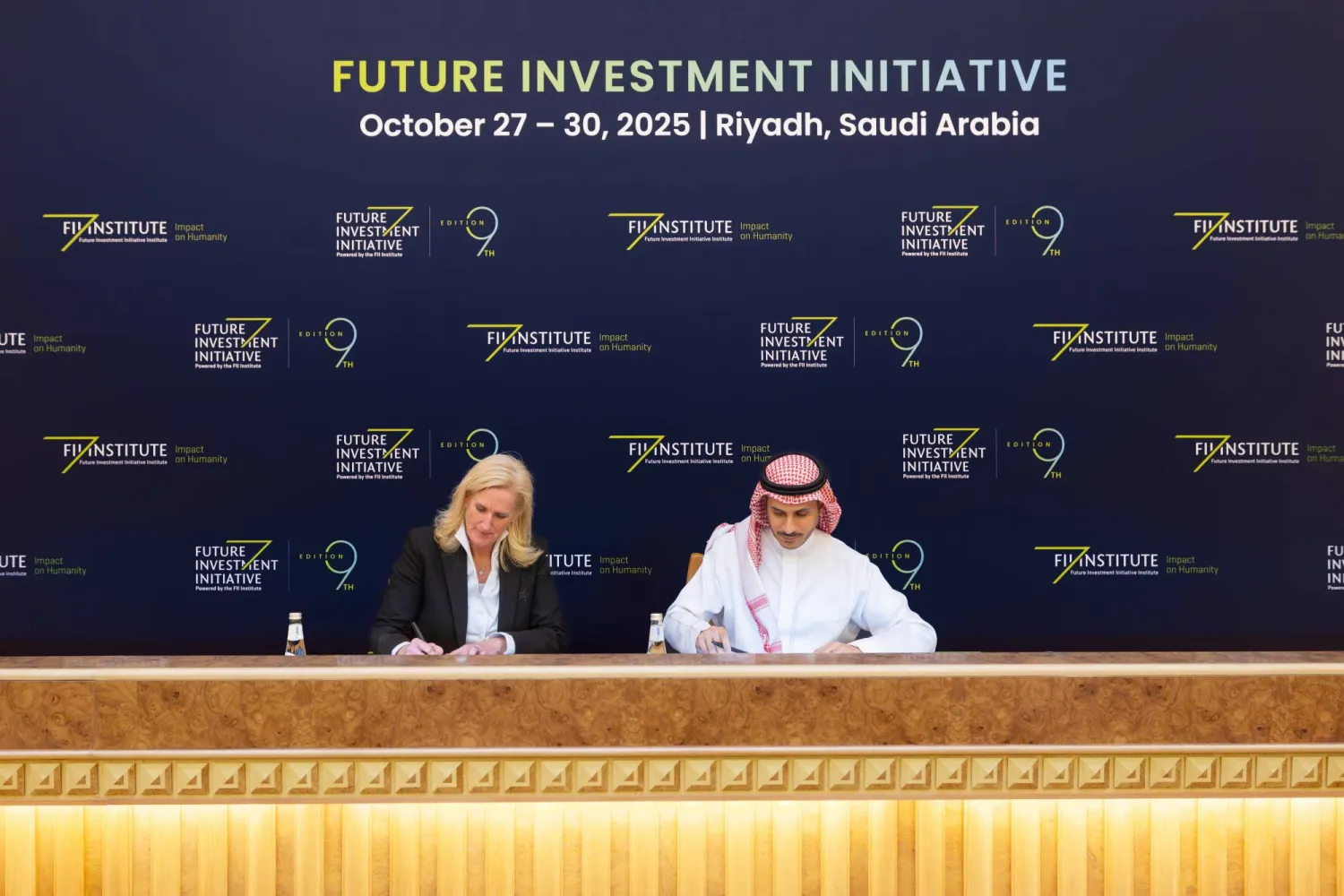 صندوق الاستثمارات العامة يعزز التعاون مع "جونز لانغ لاسال"