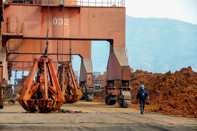 اتفاق أمريكي – سعودي لإنشاء منشأة لمعالجة المعادن النادرة في الخليج