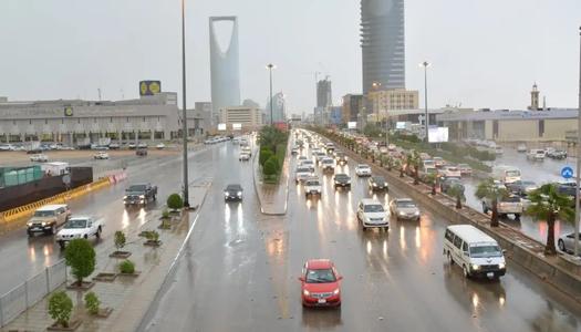 طقس السعودية اليوم: أمطار رعدية غزيرة وسيول محتملة في عدة مناطق