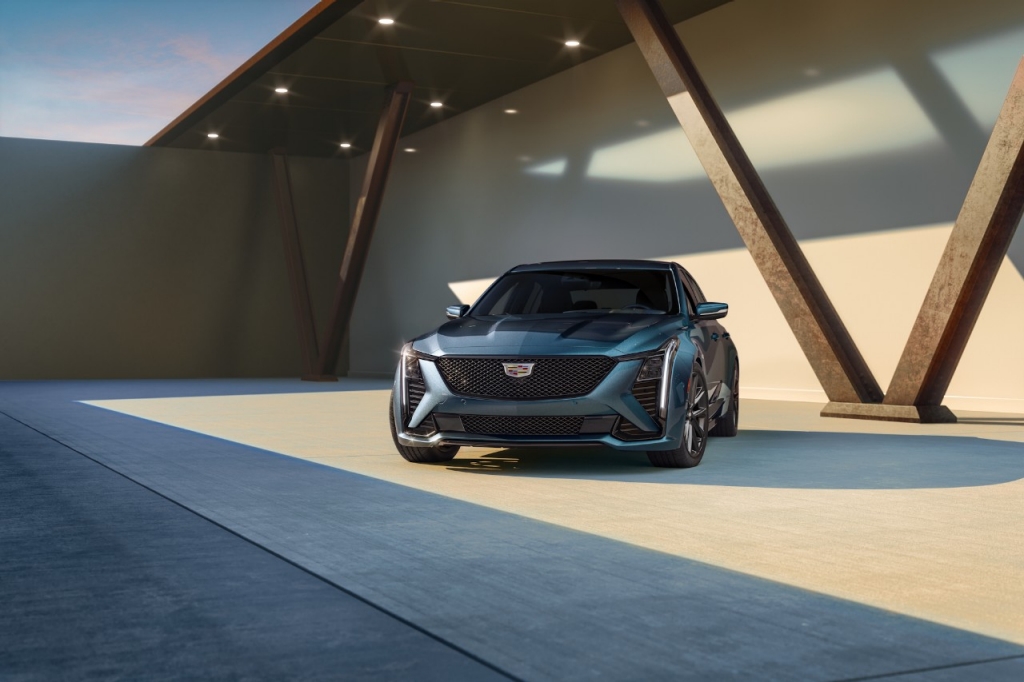 كاديلاك CT5 موديل 2025.. السيدان الأمريكية التي تعيد الفخامة والأداء