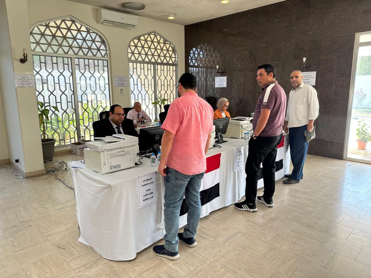 إقبال كبير من الجالية المصرية على لجان التصويت بالسعودية في انتخابات مجلس النواب 2025