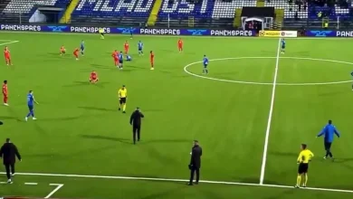 انهيار لاعبين على أرض الملعب بعد وفاة مدربهم خلال المباراة