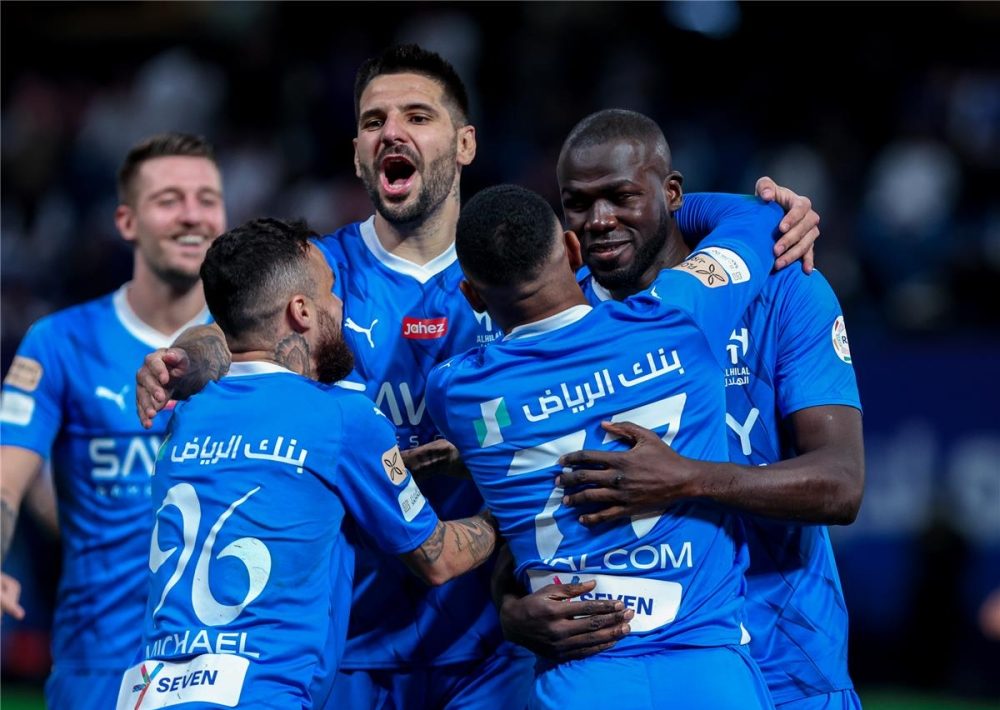الهلال السعودي يرد ويحسم الجدل حول رحيل لاعبه