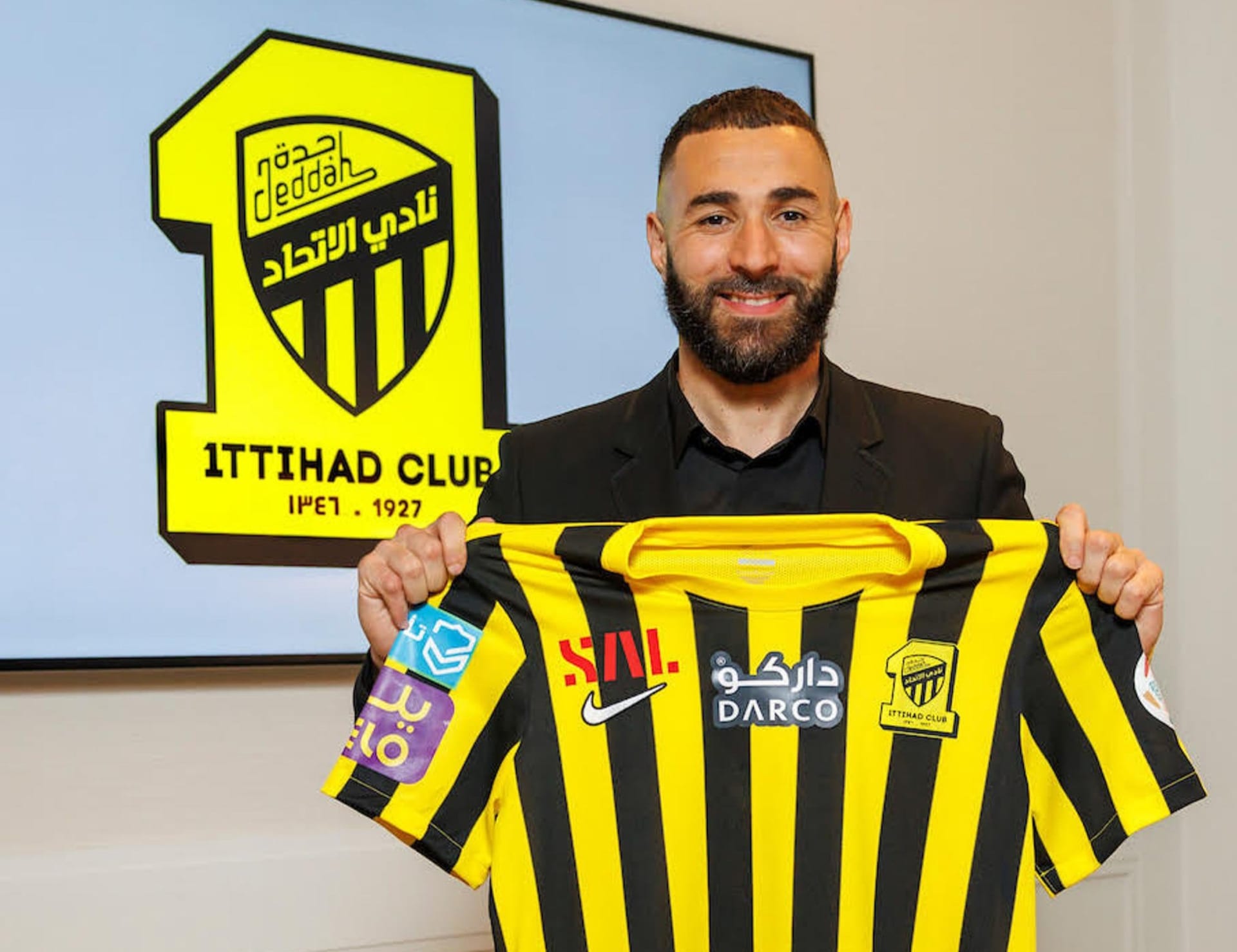 هل يجدد الاتحاد السعودي عقد كريم بنزيما أم سيرحل؟