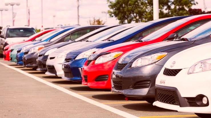 السيارات المعروضة في المزاد