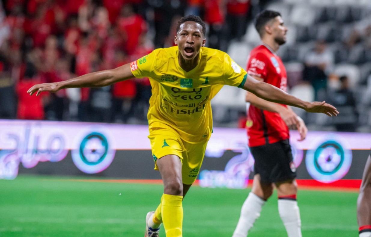 الخليج يحسم موقفه من انتقال مراد هوساوي إلى الهلال