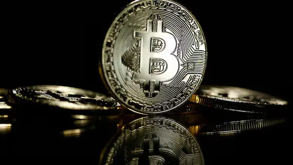 هبوط قياسي للبيتكوين والإيثر في نوفمبر 2025 وسط موجة بيع واسعة