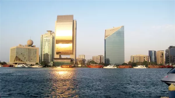 طقس الإمارات اليوم الاثنين.. استقرار نسبي وانخفاض طفيف في درجات الحرارة