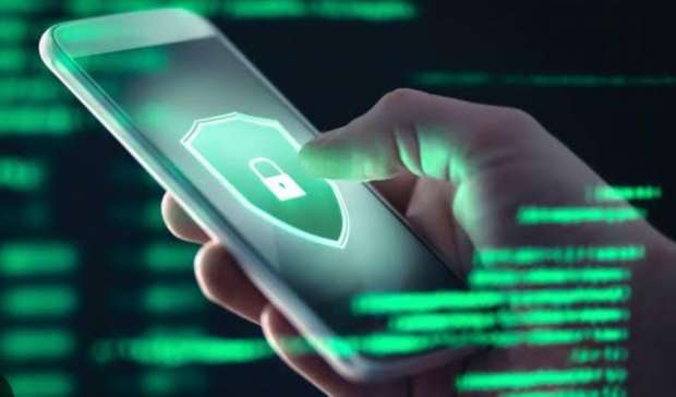 احمى موبايلك من الاختراق.. 6 خطوات تمنع التجسس أثناء شحن هاتفك في الأماكن العامة