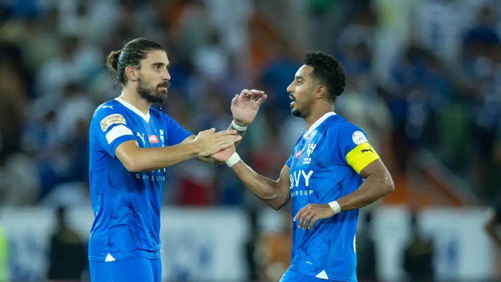 رئيس الهلال يحسم مستقبل ثنائي الفريق