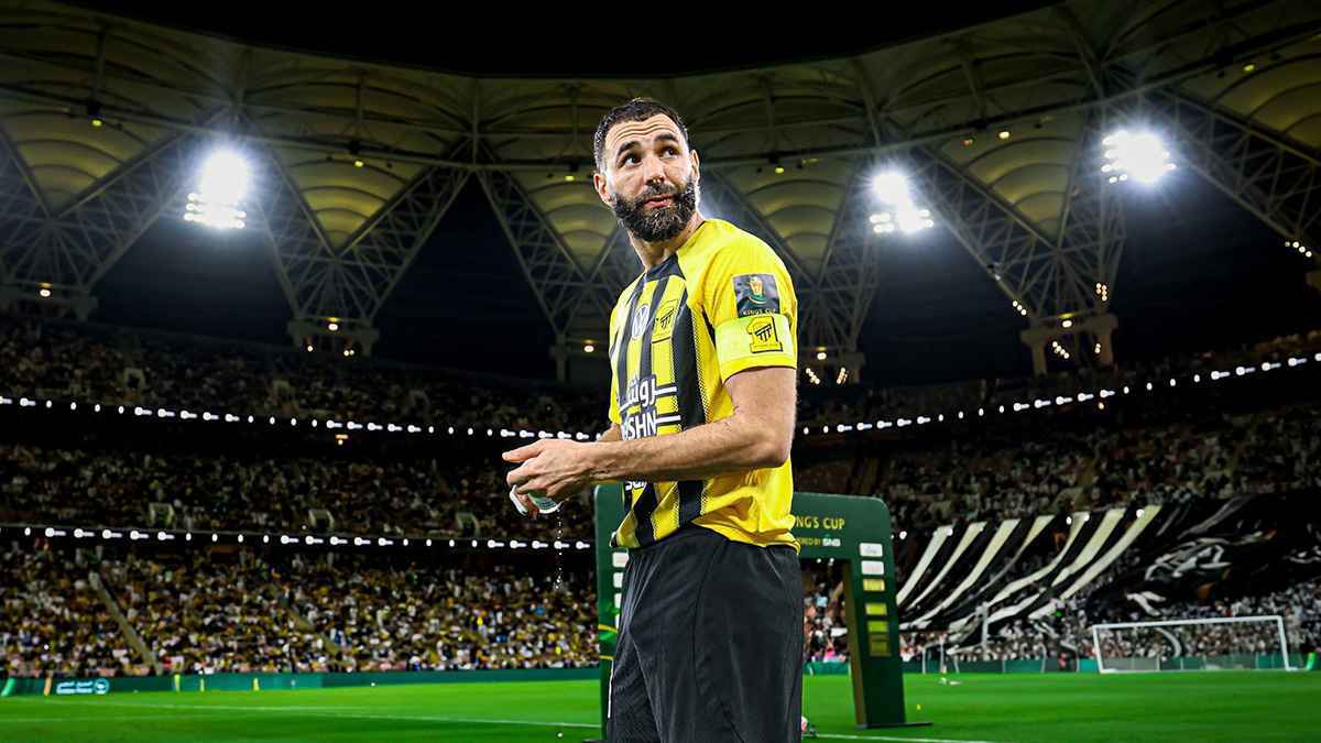 هل يجدد الاتحاد السعودي عقد كريم بنزيما أم سيرحل؟