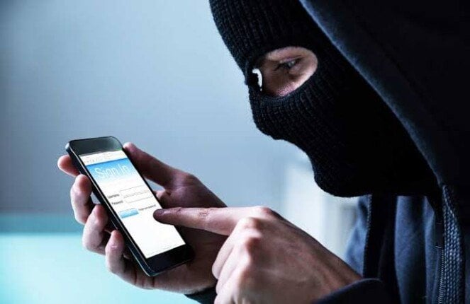 كيف يمكنك التأكد من أن مكالماتك ورسائلك تبقى خاصة وآمنة؟