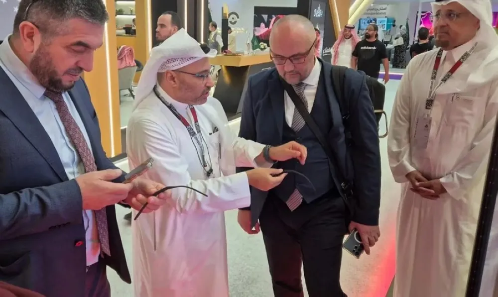 استخدام الأسورة الذكية لحجاج الخارج