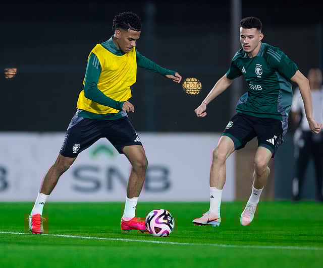 الإصابة تبعد الشهري عن معسكر المنتخب السعودي