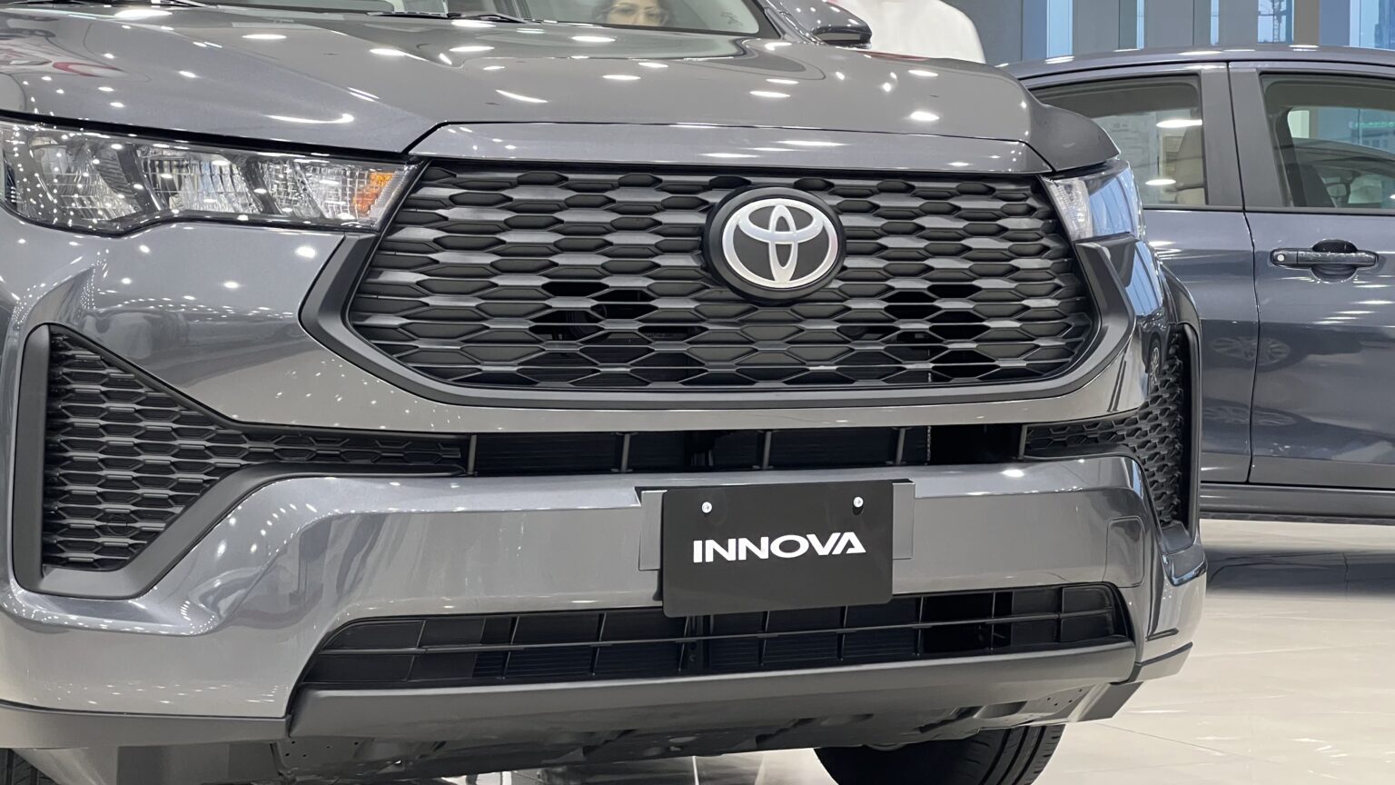 «تويوتا إنوفا 2026 في السعودية».. سيارة عائلية مميزة بسعر أقل من 150 ألف ريال