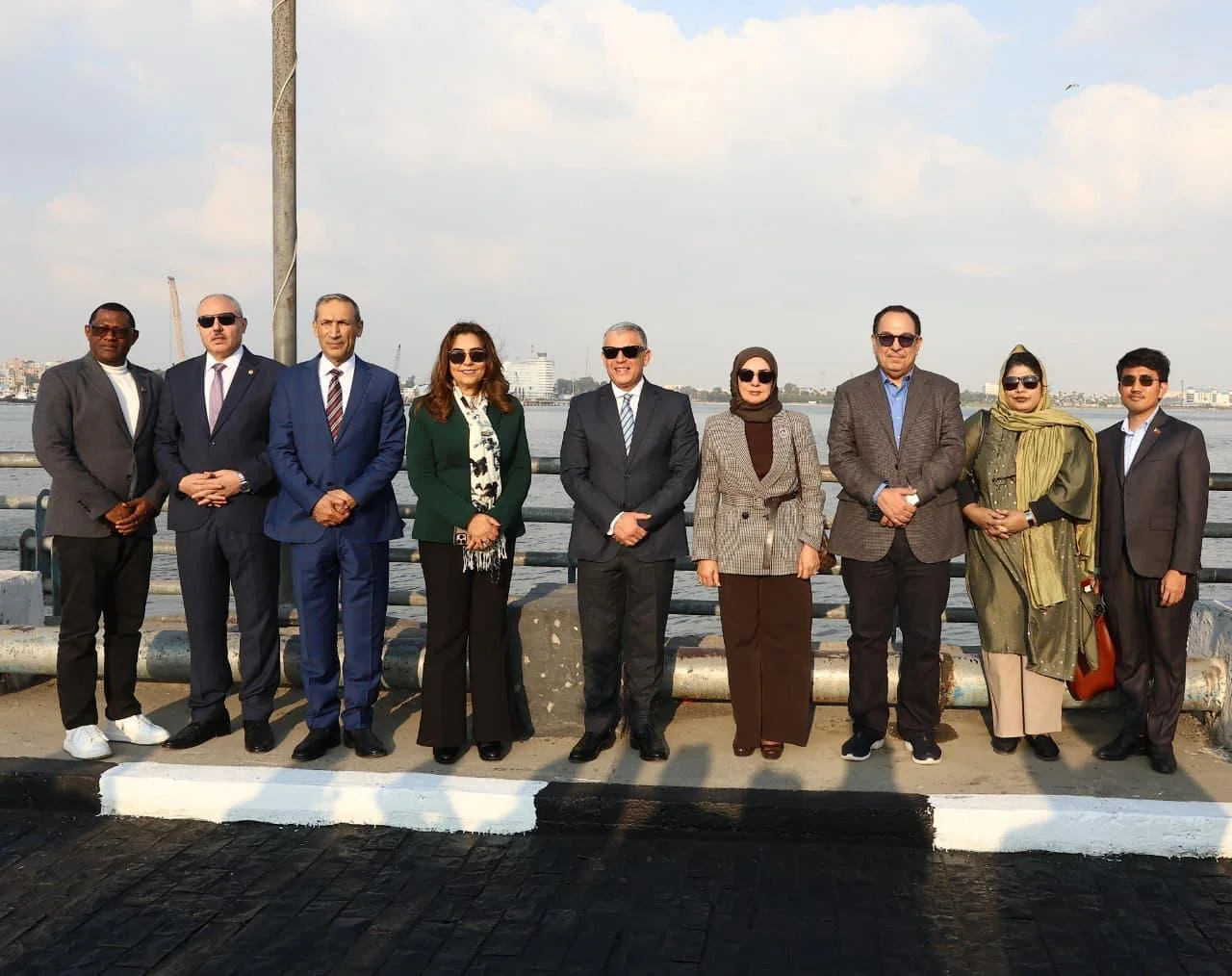 وزيرة التنمية المحلية ومحافظ الاسماعيلية يفتتحان مجمع محال نادي وشاطئ الفيروز