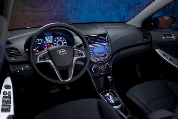 كماليات سيارة هيونداي أكسنت RB 2026 