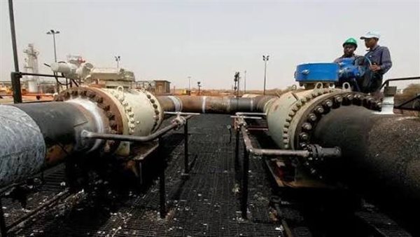 فرار العمال وتوقف العمليات في حقل هجليج النفطي في السودان