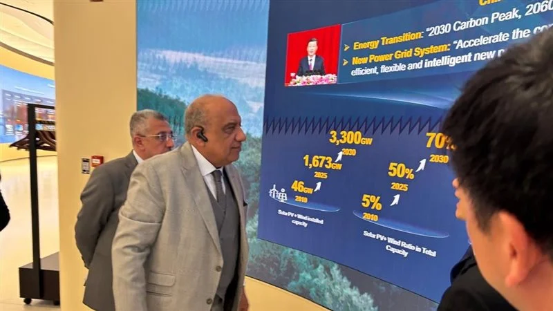 عصمت يزور «هواوي» لمتابعة مشروعات تطوير التغذية واستقرار التيار الكهربائي