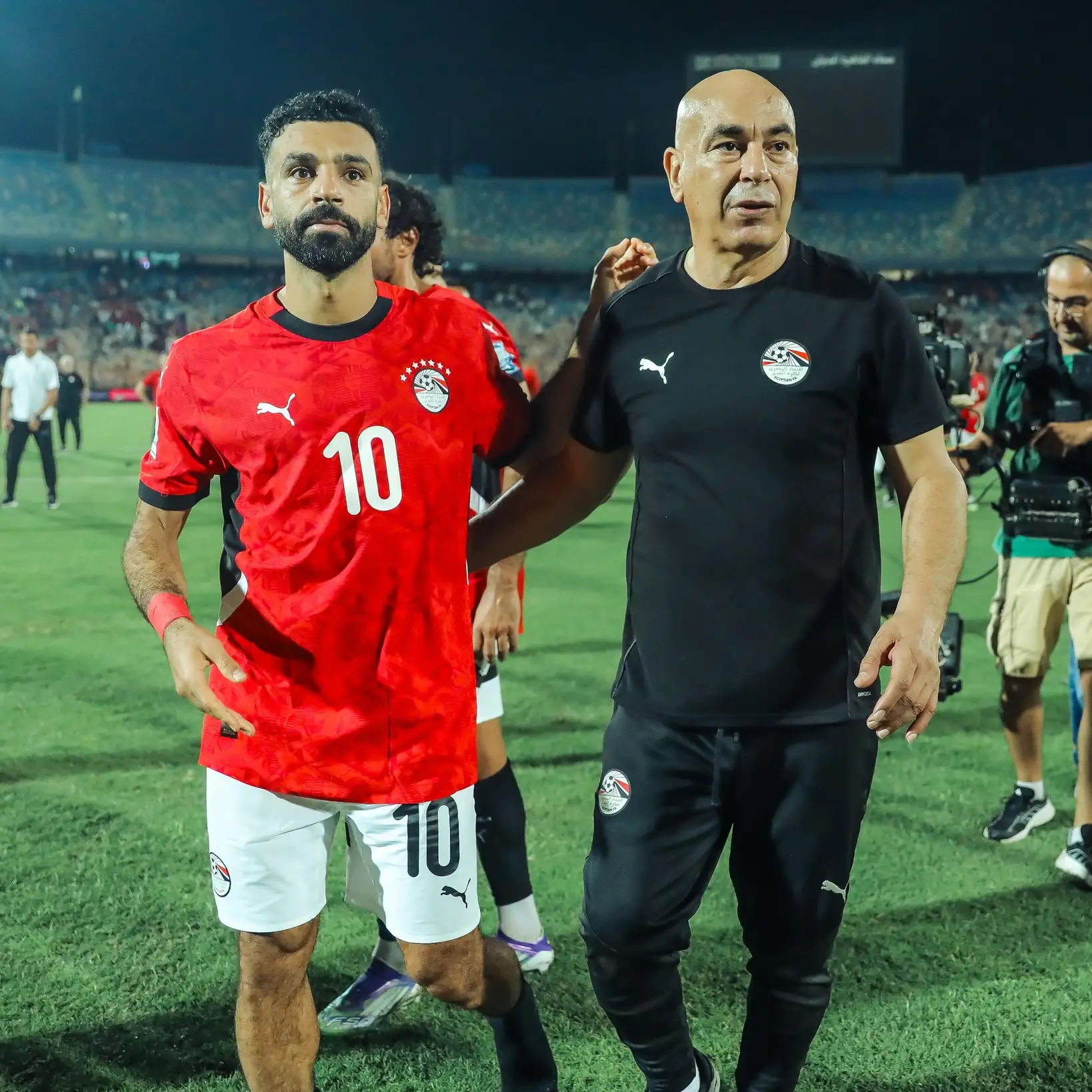 نجوم الكرة المصرية يدعمون صلاح