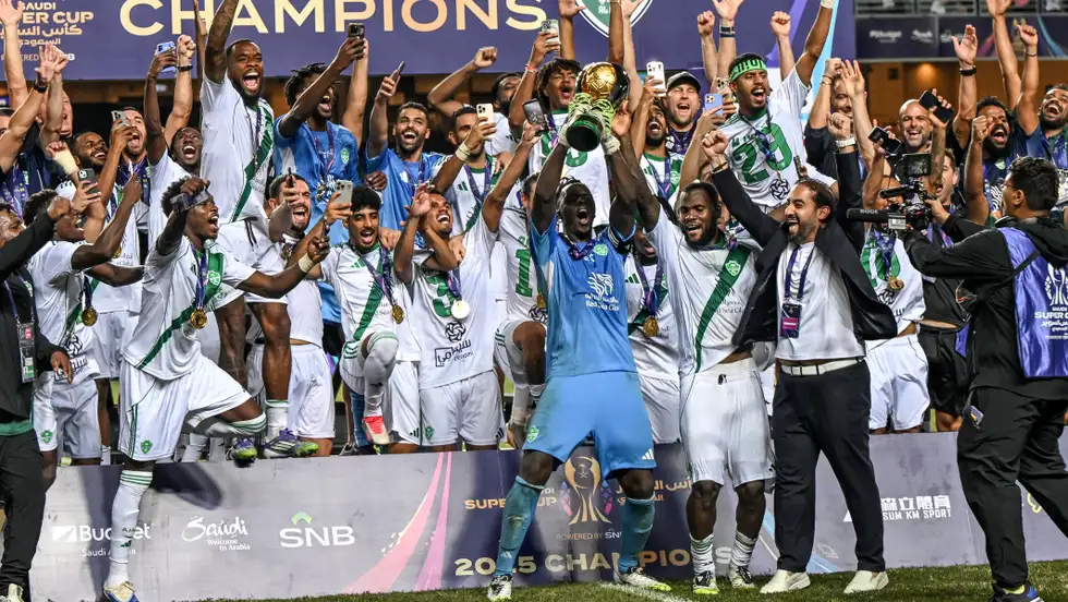 خبير لوائح يحسم إمكانية دخول الأهلي في قضية السوبر السعودي