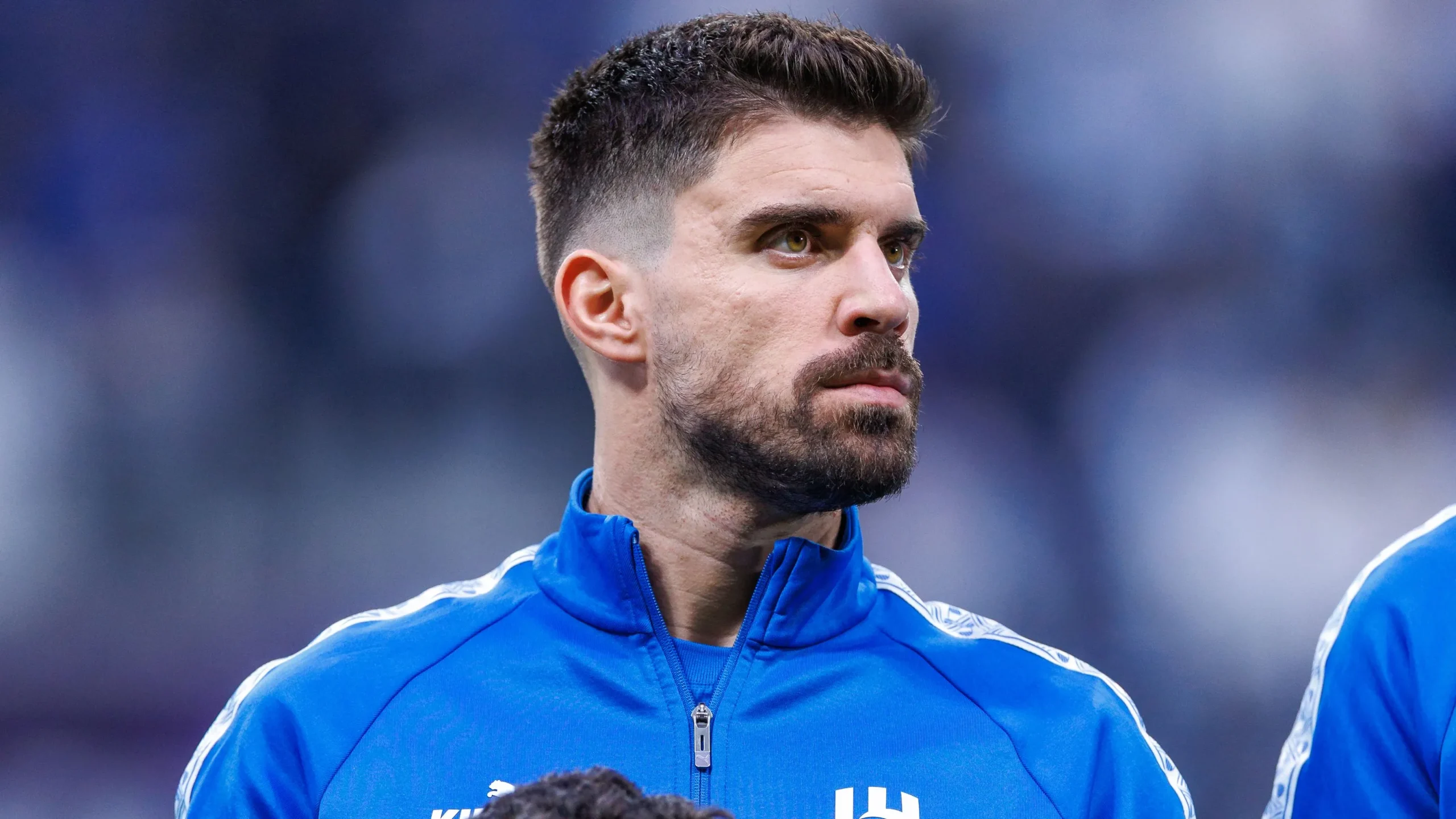 عروض أوروبية تنهال على نيفيز