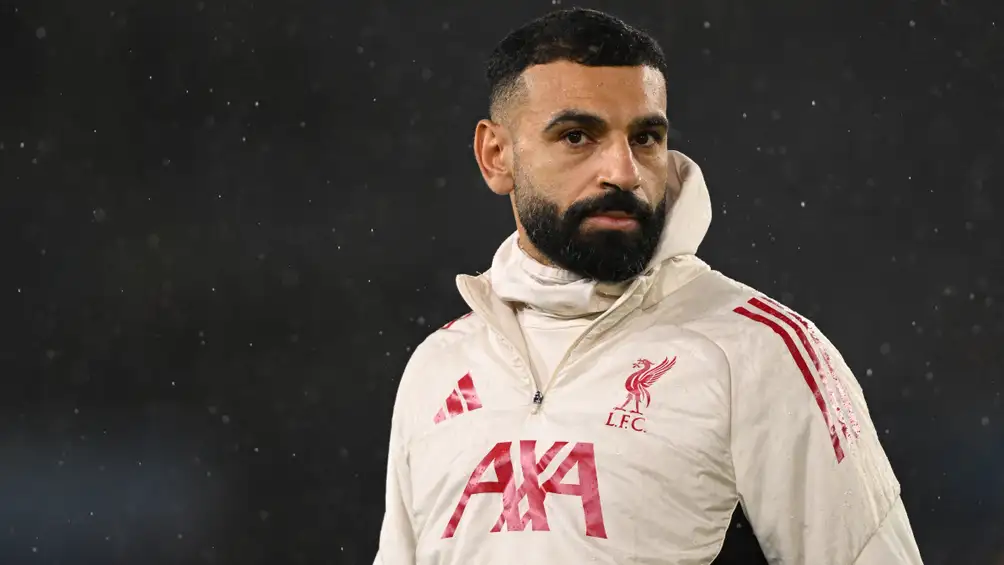 مدرب المنتخب المصري يدافع عن صلاح