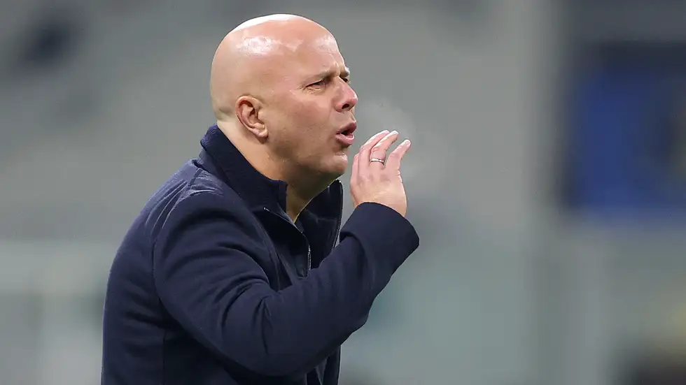 سلوت ينهي الجدل ويؤكد صلاح يركز مع منتخب بلاده في أمم إفريقيا