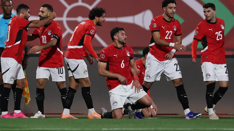 موقف إراحة بعض اللاعبين أمام أنجولا