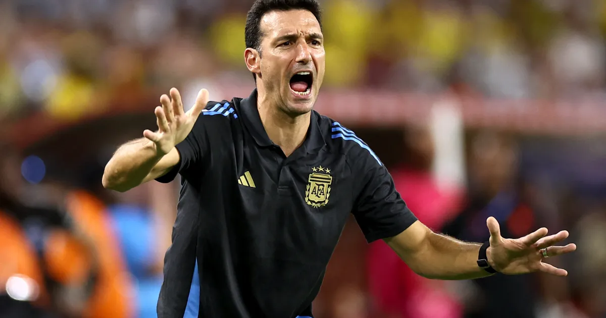 سكالوني يحذر من الاستهانة بالأردن ويحلل مجموعة الأرجنتين في كأس العالم 2026