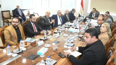 وزير الإسكان يبحث تطوير النقل الداخلي لخدمة المدن الجديدة
