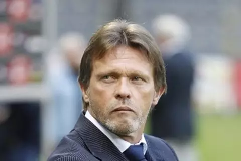 مدرب بلجيكا يعلق على الوقوع مع مصر