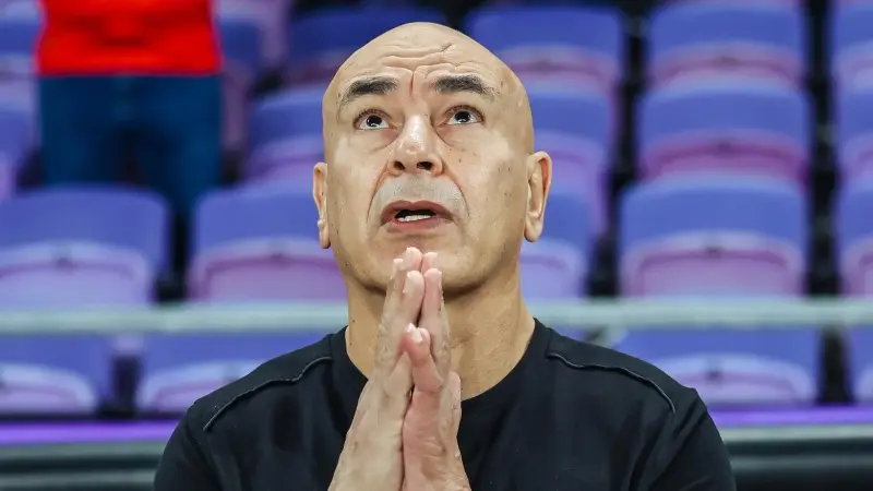 أحمد حسن يفتح النار على حسام حسن
