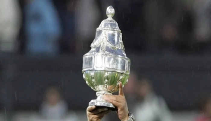 واقعة كروية نادرة في كأس هولندا.. غو أهيد إيغلز يجري 8 تبديلات في مباراة واحدة مستفيد من ثغرة قانونية