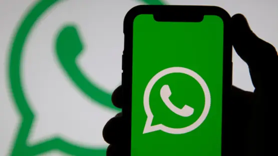 ميزة صورة الغلاف في واتساب iOS.. تحكم أوسع في الخصوصية وتجربة ملف شخصي أكثر احترافية