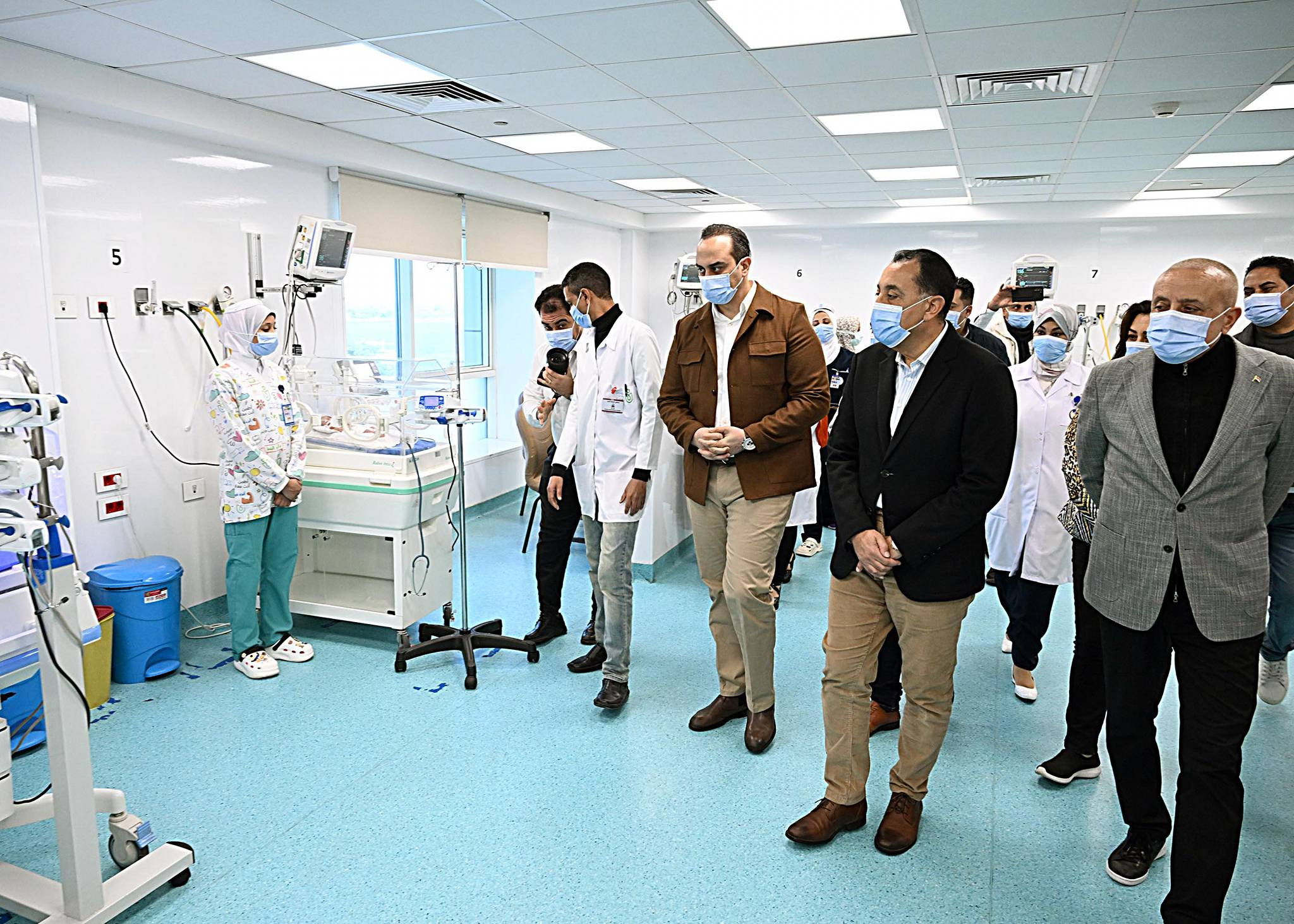 جولة رئيس الوزراء داخل مستشفى الكرنك