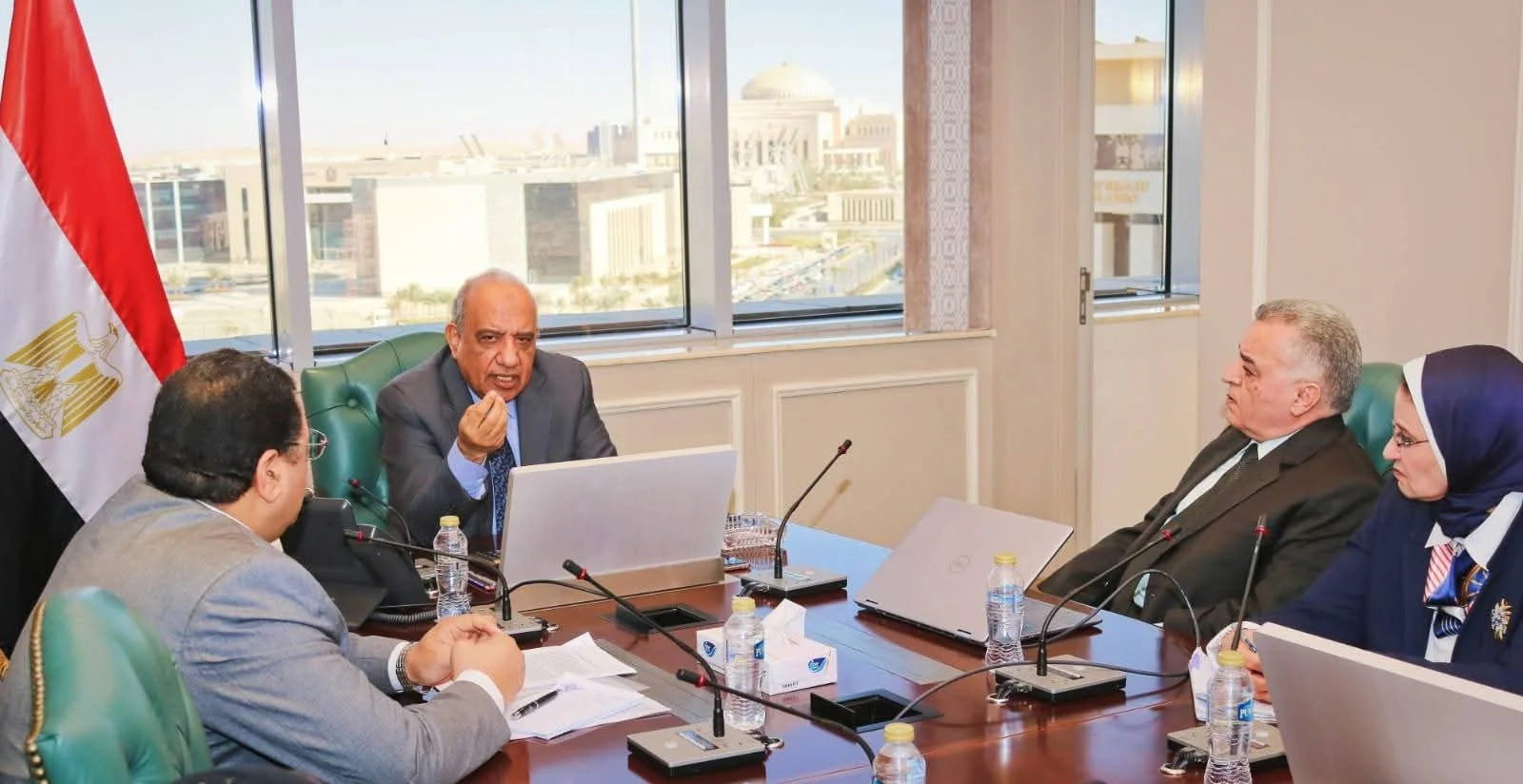 وزير الري يتابع مشروع إدارة الأصول لمصلحة الميكانيكا والكهرباء