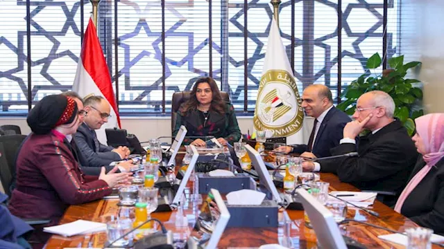 وزيرة التنمية المحلية توجه بتحديد مصادر تلوث الهواء بدقة