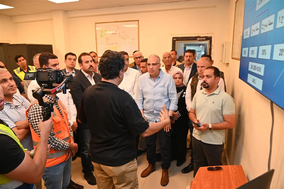 وزير الري يجري عملية تفقدية صباحية لمحطات المياه والترع في السويس
