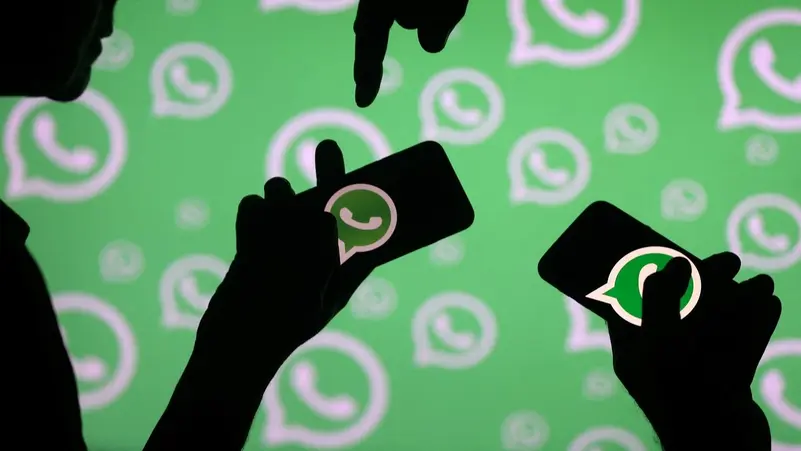 ميزة صورة الغلاف في واتساب iOS.. تحكم أوسع في الخصوصية وتجربة ملف شخصي أكثر احترافية