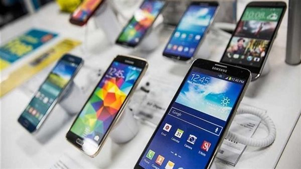 قفزة في صناعة الهواتف: 15 علامة تجارية تصنع محليًا باستثمارات 200 مليون