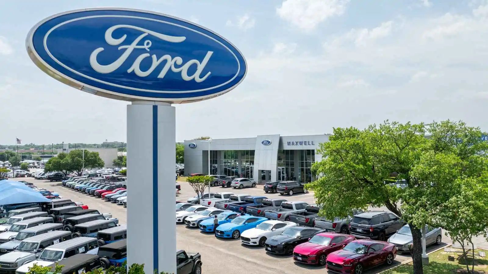 فورد تدرس شراكة تصنيع مع جيلي لتعزيز حضورها في السوق العالمية