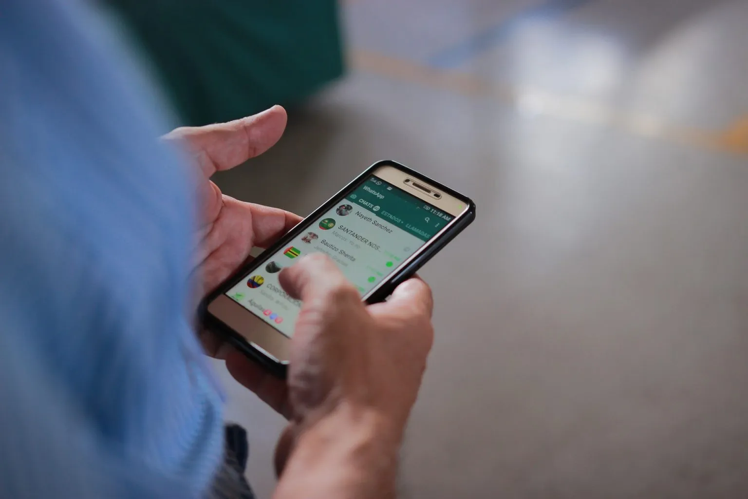 رسالة واتساب الصوتية على الآيفون